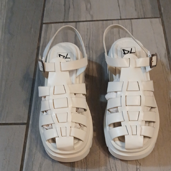 Kids White Sandals - Picture 6 of 10